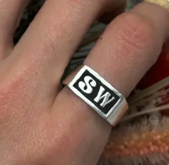 Anillo Inicial empavonado fondo 
