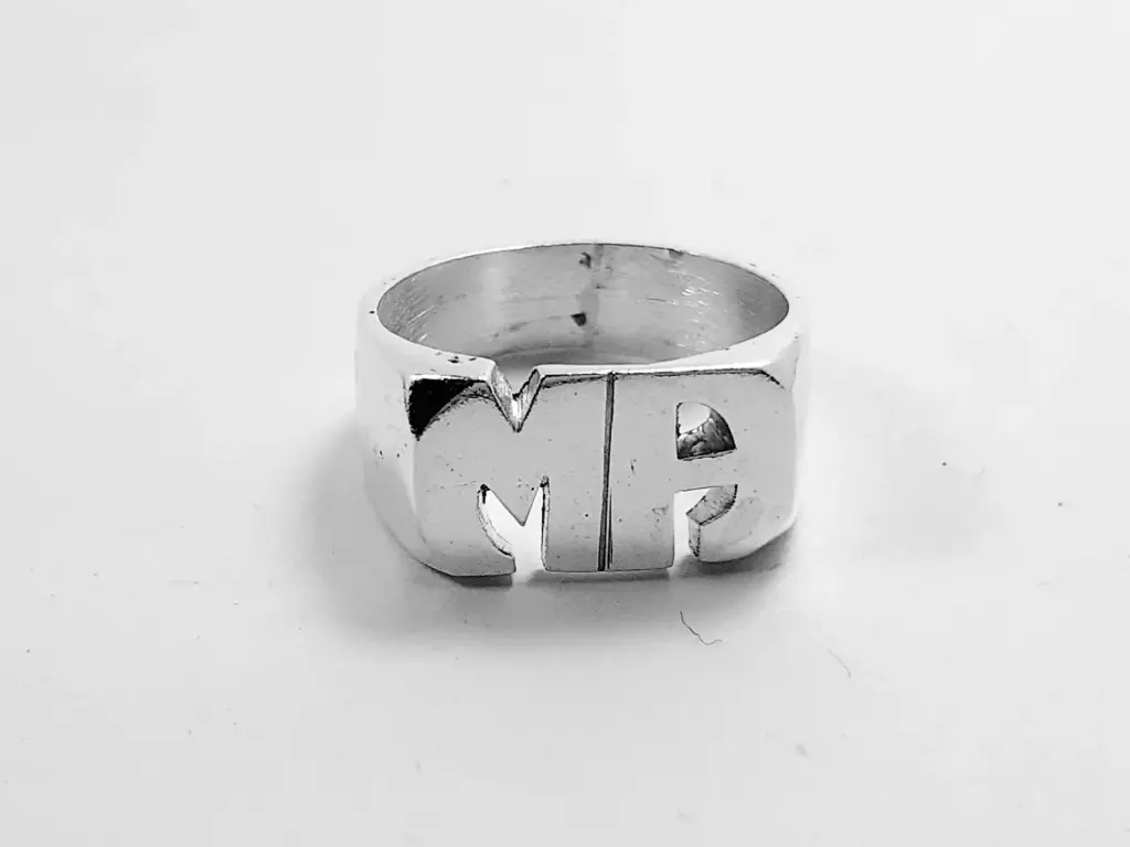 Anillo Iniciales Puntas Redondeadas p/o