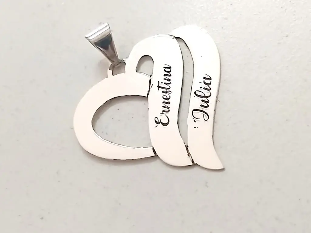Corazon con 2 nombres grabados