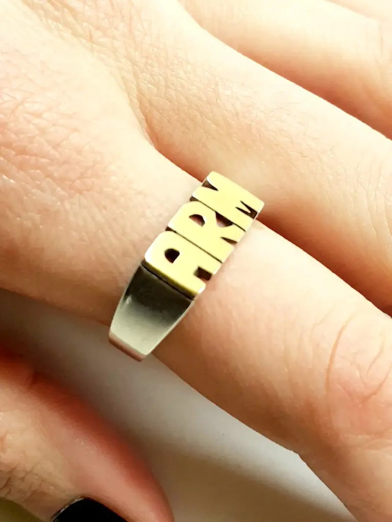 ANILLO 3 INICIALE 7X15 PLATA Y ORO 