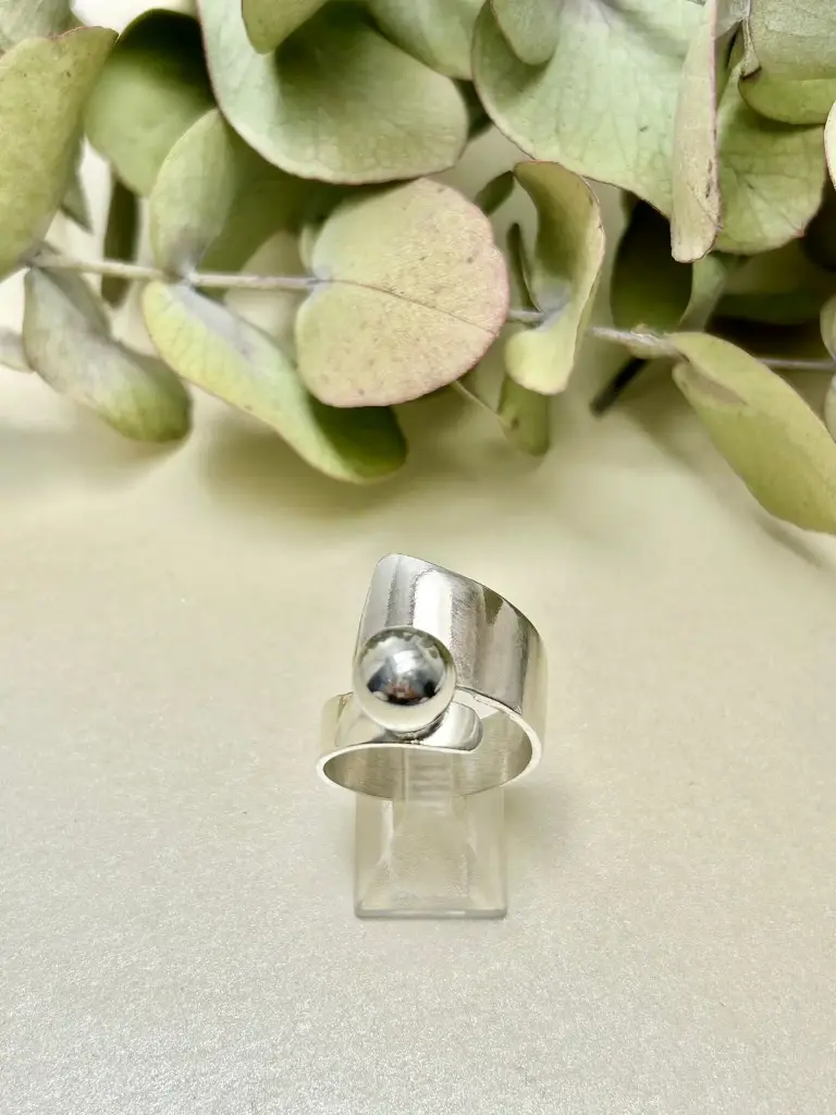 Anillo con bolita de Plata 