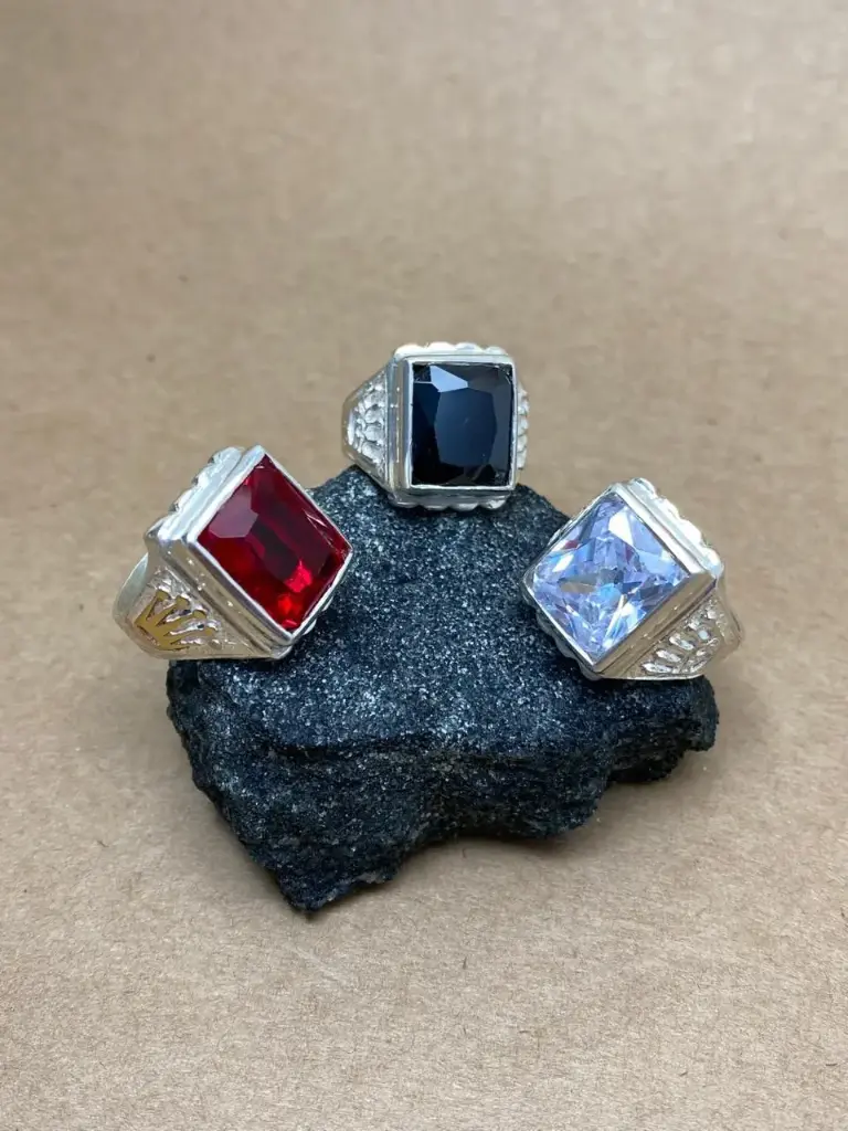 [ASH.0016] Aillo encamisado con coronas en costados y piedra