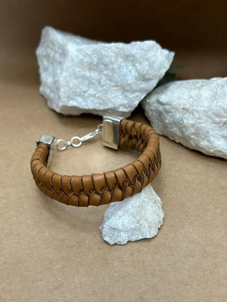 [P.00029] Pulsera espiga cuero 