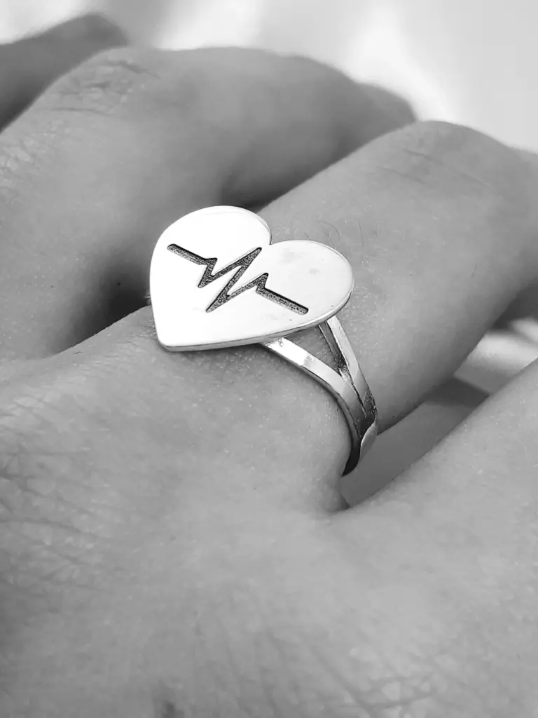 [AF.0045] Anillo corazon electrocardiograma