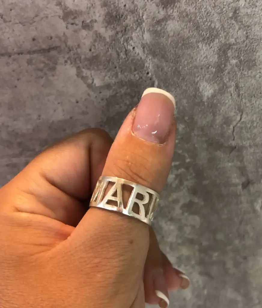 [AI.82] Anillo Nombre Calado Ancho